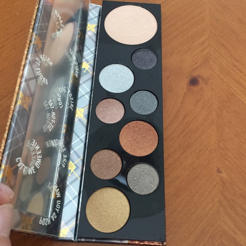MAC Qween Supreme Eyeshadow Palette - Picture 7 of 16